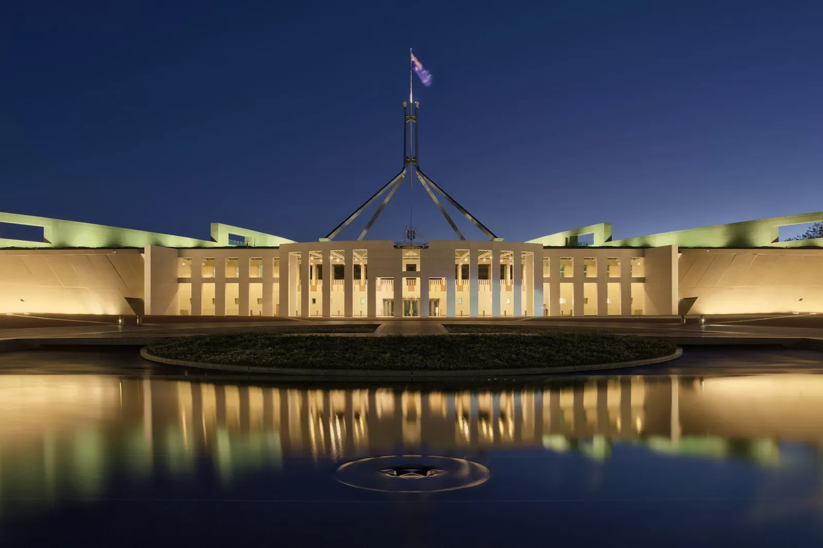 Parlamento da Austrália, em Camberra, ao entardecer