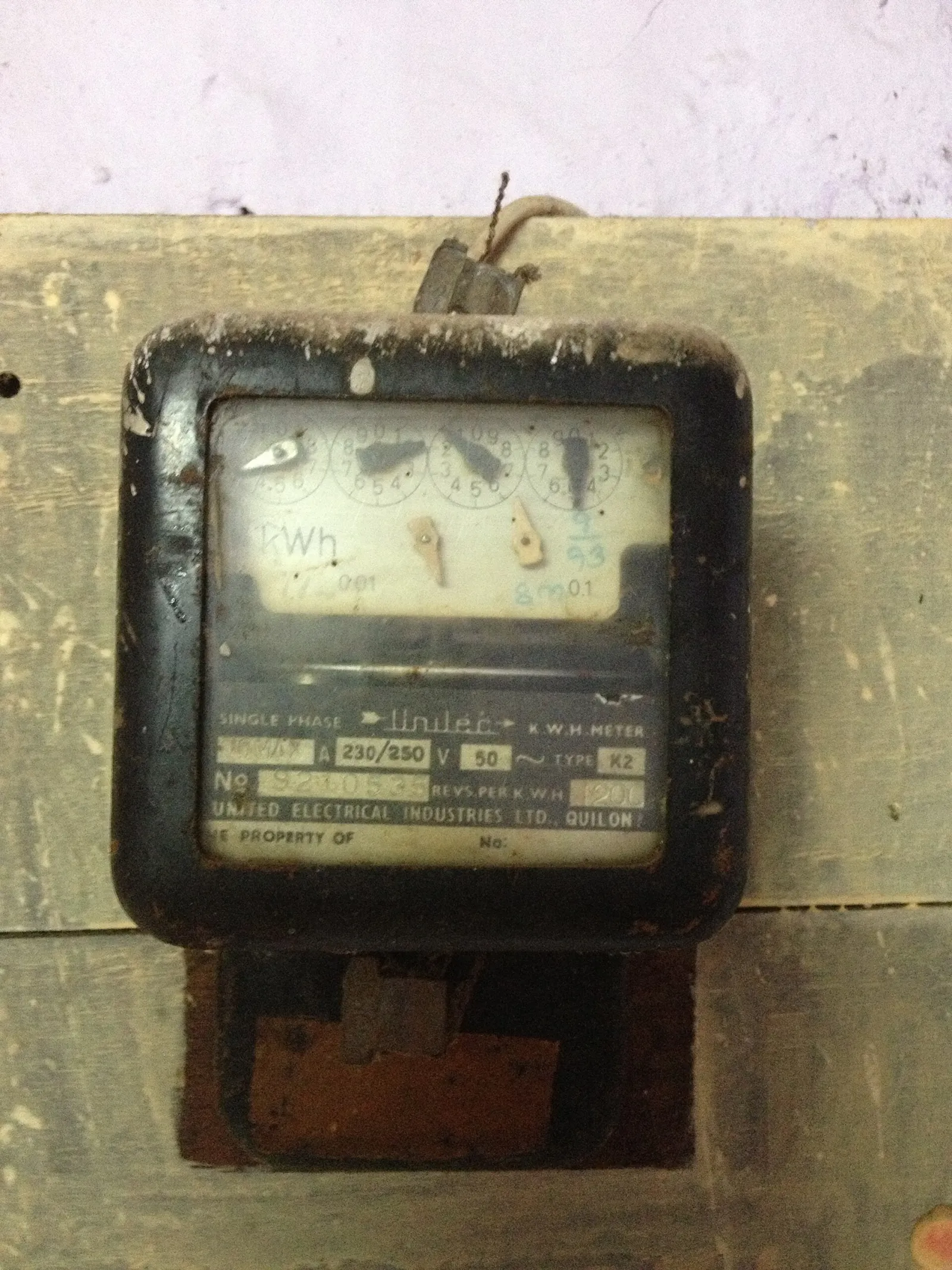 Medidor eletromecânico antigo de energia elétrica