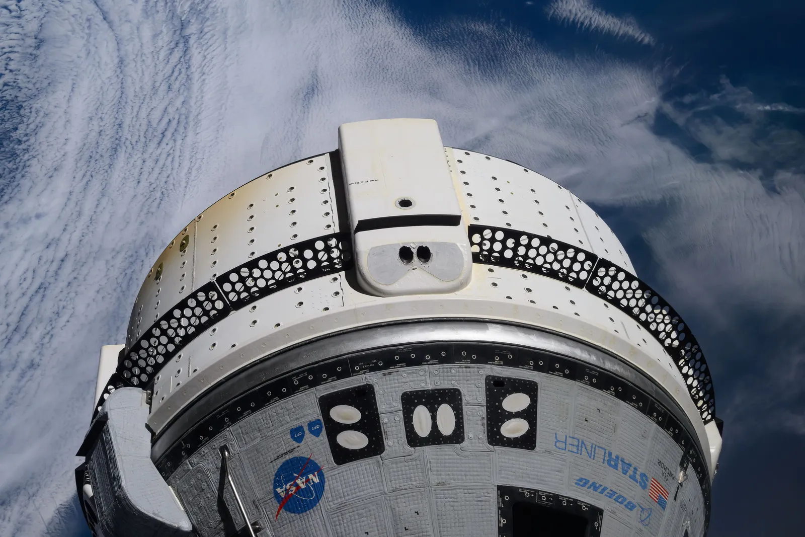 Espaçonave Starliner, da Boeing, acoplada à Estação Espacial Internacional